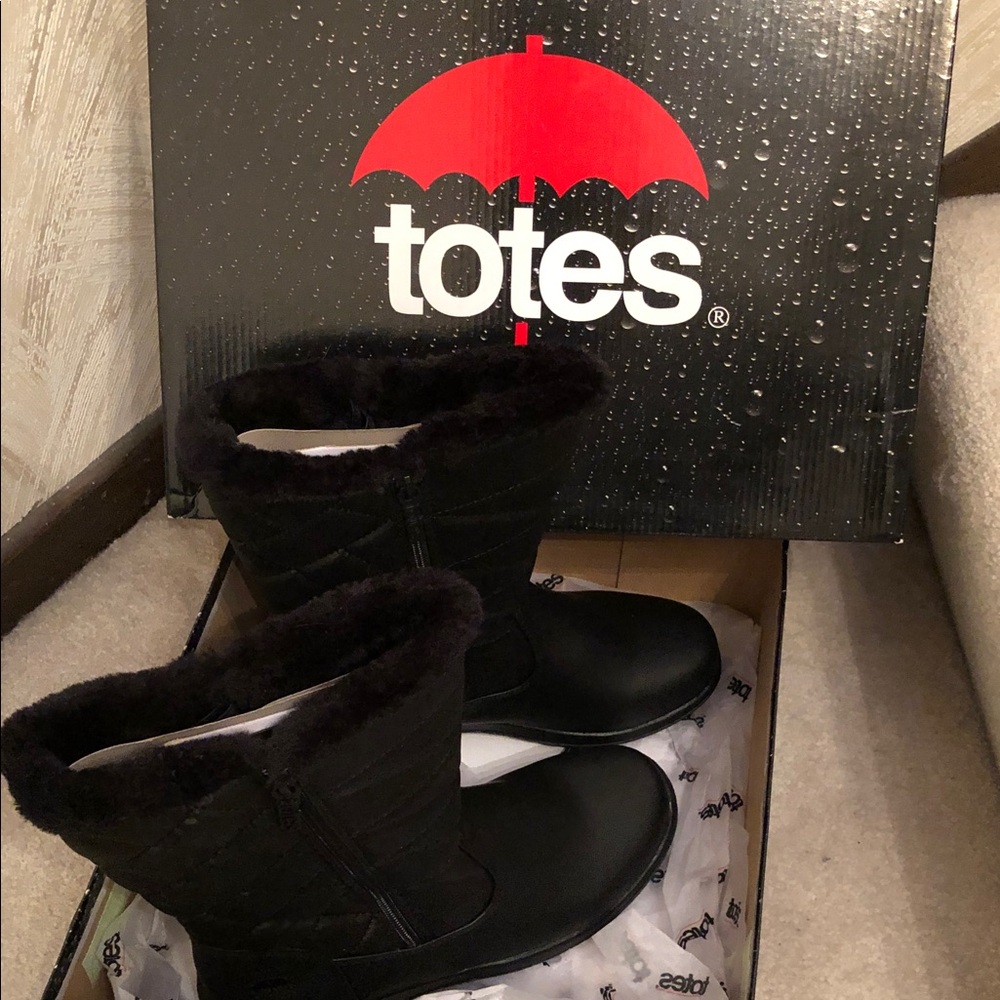 Totes Women's Black Winter Boots with Faux Fur Lining